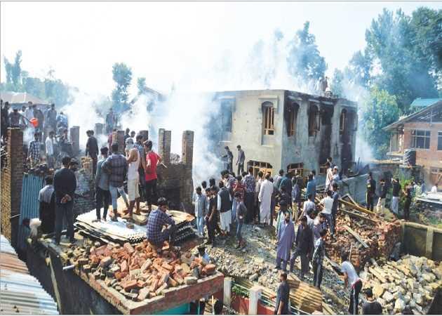 Blast at encounter site kills civilian in Kulgam
